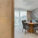Elegancki W Sopocie Z Parkingiem I Klimatyzacja Blisko Plazy By Renters ソポト